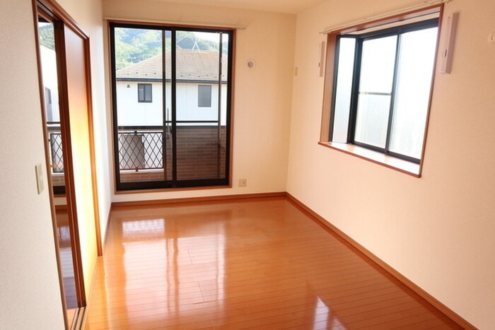 アヴァンセ栗生の物件内観写真