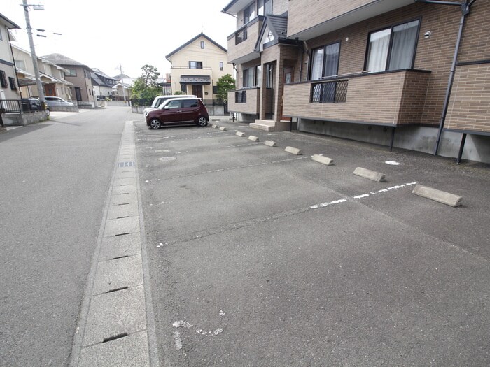 アヴァンセ栗生の物件外観写真