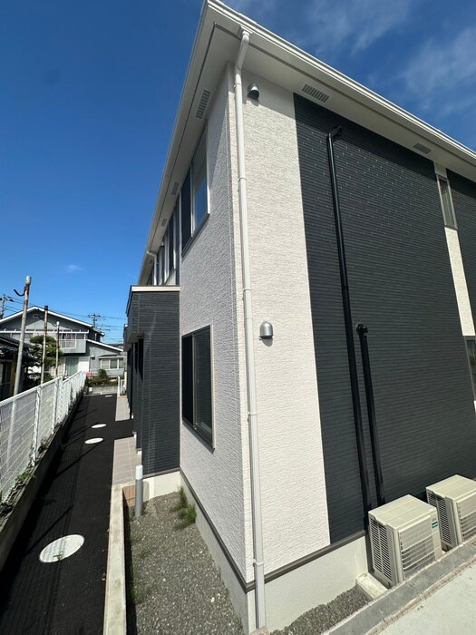 アインタウゼント３の物件外観写真