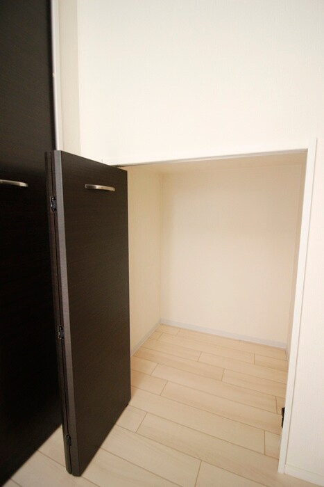 アインタウゼント３の物件内観写真