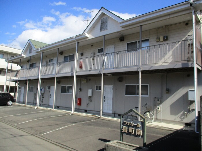 ファミ－ル長町南の物件外観写真