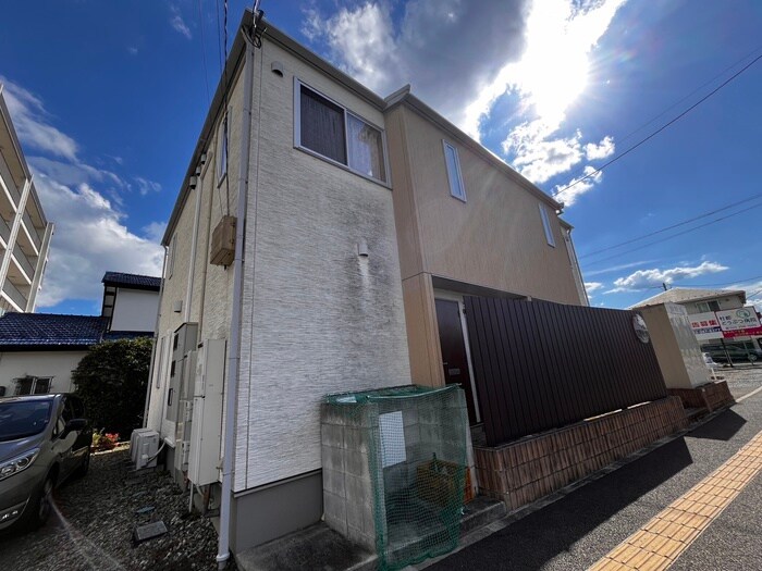 ローレルパティオ薬師堂の物件外観写真