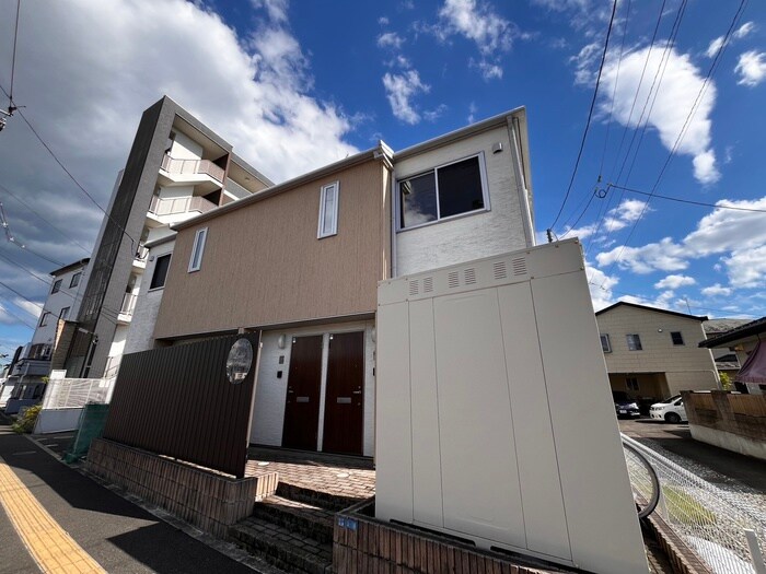 ローレルパティオ薬師堂の物件外観写真