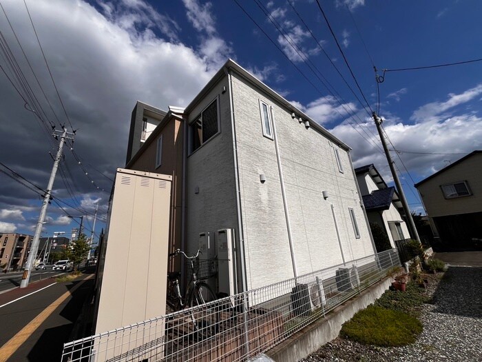 ローレルパティオ薬師堂の物件外観写真