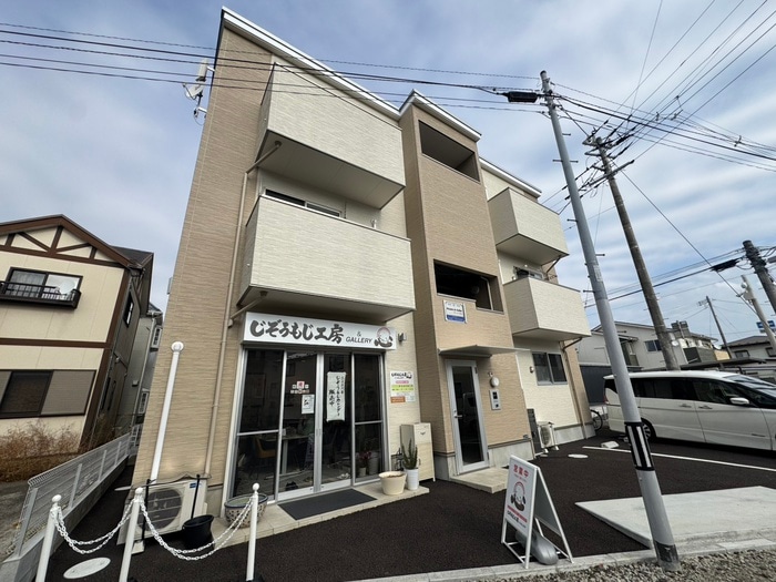 メゾン・ド・アトリエの物件外観写真