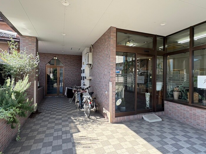 グランド－ル市名坂の物件外観写真