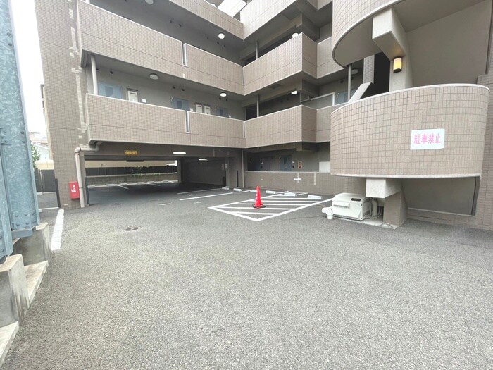 グラン・ドミ－ル新寺の物件外観写真