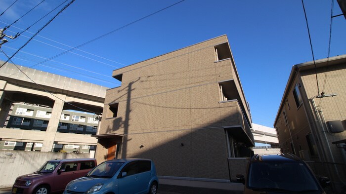 パレスイ－ストの物件外観写真