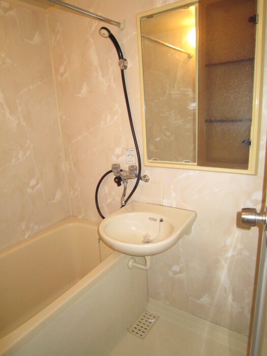 ロイヤルヒルズ柳生Ⅲの物件内観写真