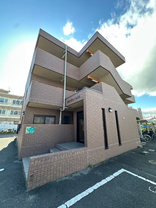 グランデュール原町の物件外観写真