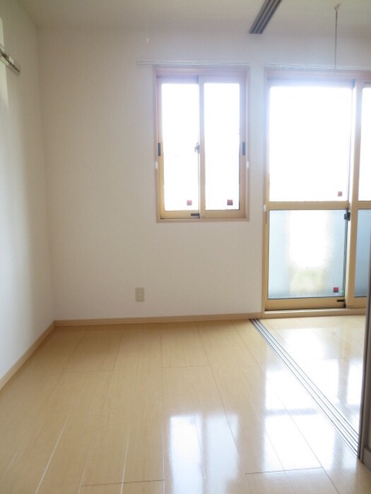 ロ－ズガ－デンＤ棟の物件内観写真