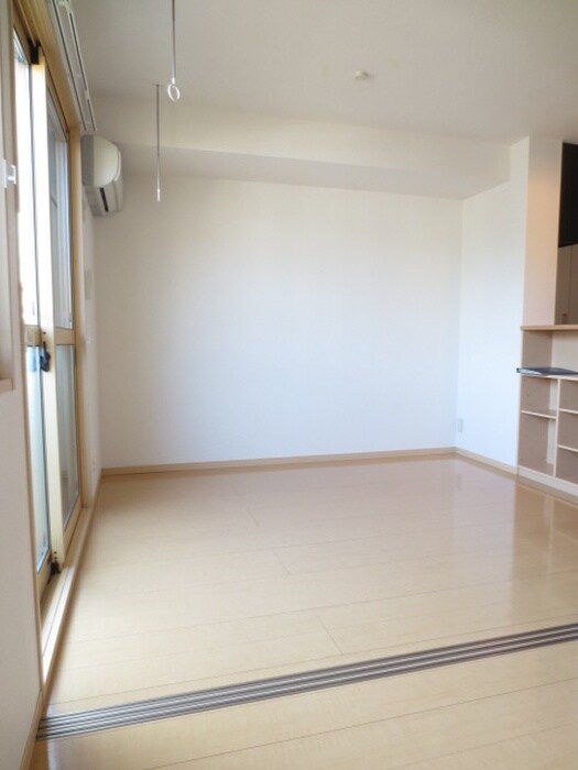 ロ－ズガ－デンＤ棟の物件内観写真