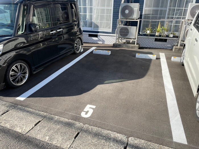 ホワイトキャッスル遠見塚８番館の物件外観写真