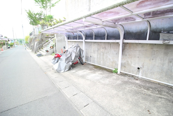 カレンハウスの物件外観写真