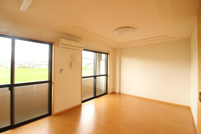 グランディ－ル泰英２号館の物件内観写真