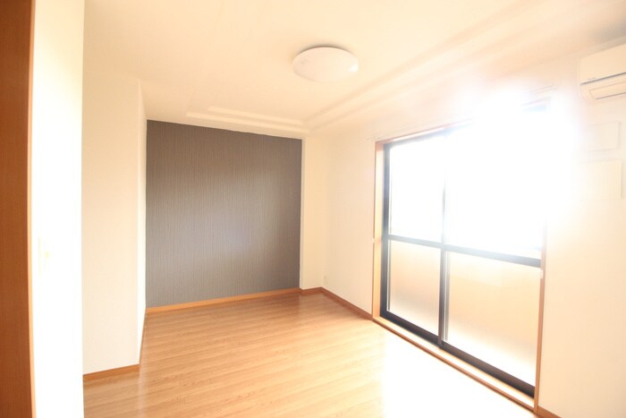 グランディ－ル泰英１号館の物件内観写真