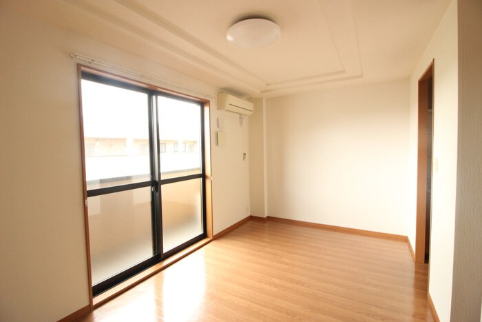 グランディ－ル泰英１号館の物件内観写真