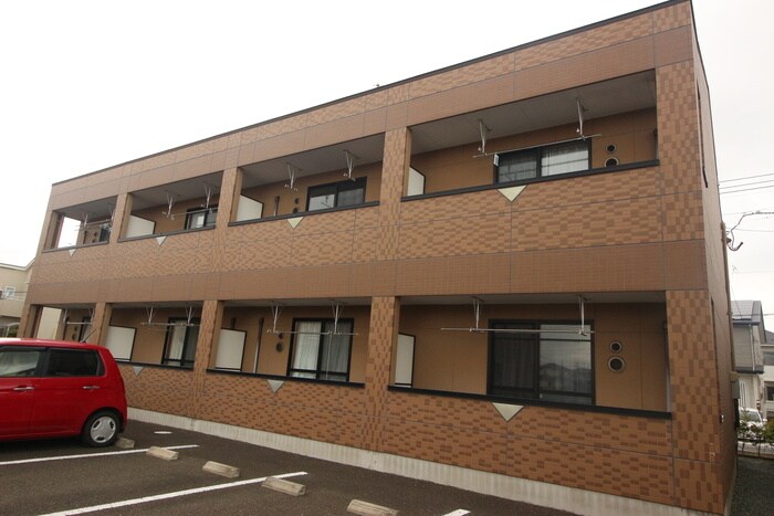 グランディ－ル泰英１号館の物件外観写真