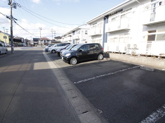 グランヒル愛子B棟の物件外観写真