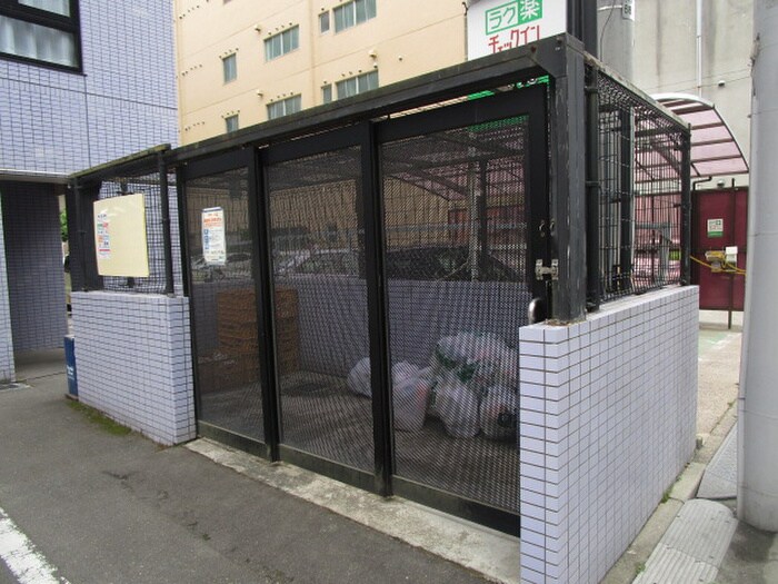 イーストン榴岡の物件外観写真