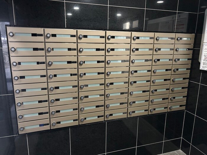 イーストン榴岡の物件外観写真