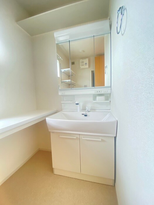 フラワーエンジェルⅠの物件内観写真