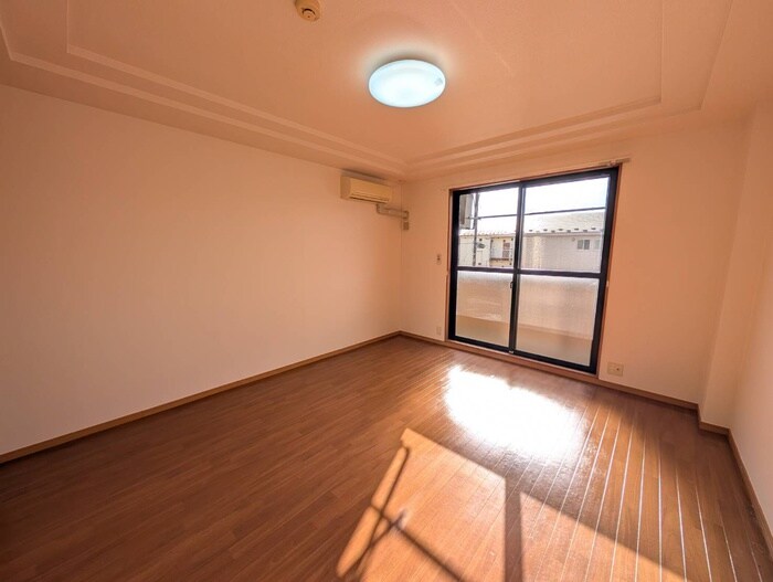 ビュ－パ－トＫの物件内観写真