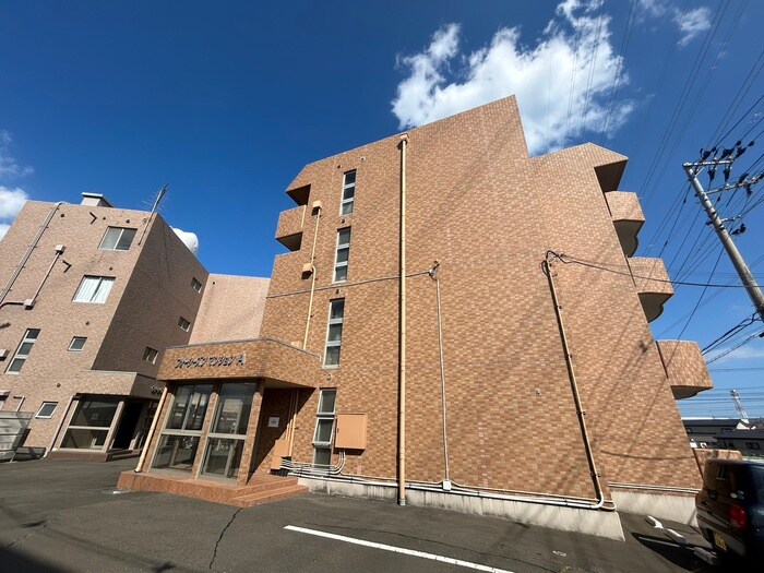 フォ－シ－ズンマンションＡの物件外観写真