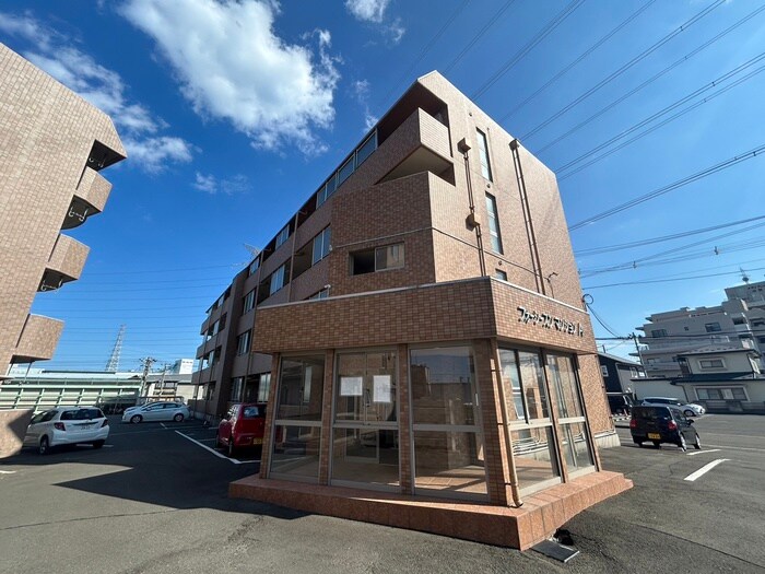 フォ－シ－ズンマンションＡの物件外観写真