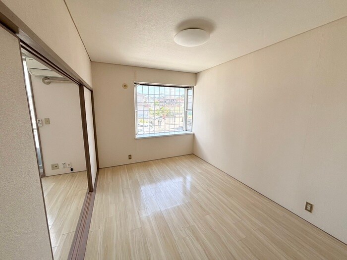 ファミールｾﾌﾞﾝBの物件内観写真