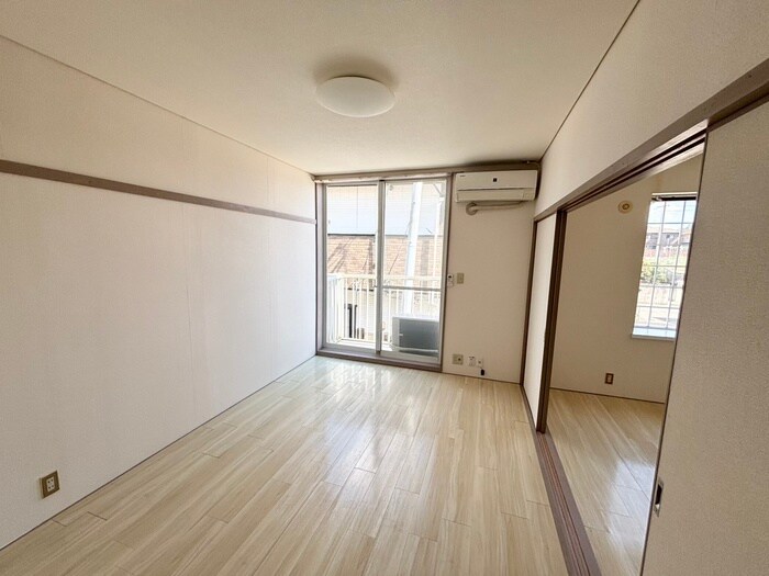 ファミールｾﾌﾞﾝBの物件内観写真