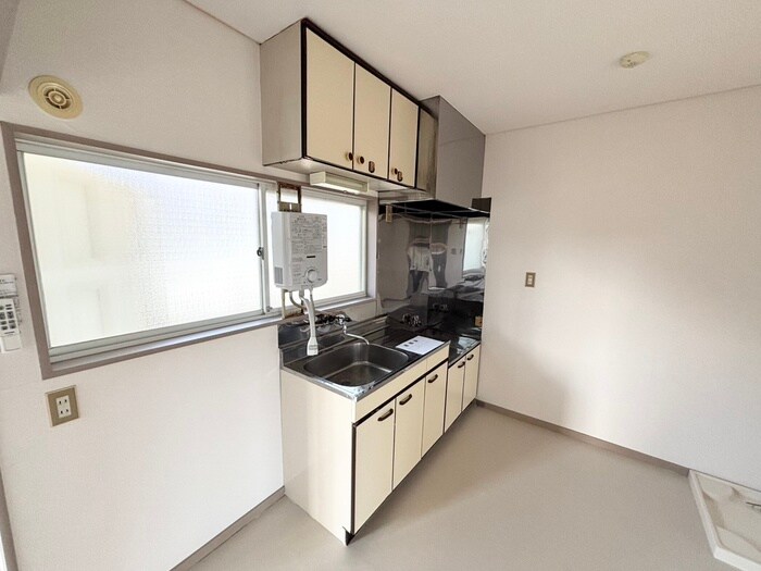 ファミールｾﾌﾞﾝBの物件内観写真