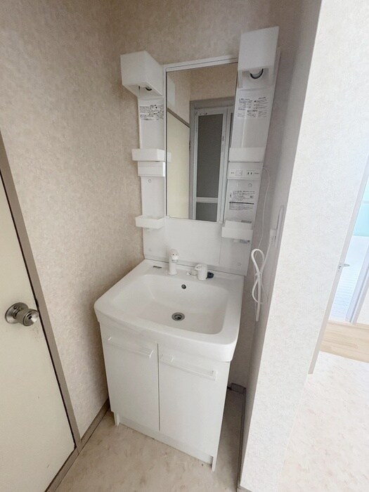 ファミールｾﾌﾞﾝBの物件内観写真