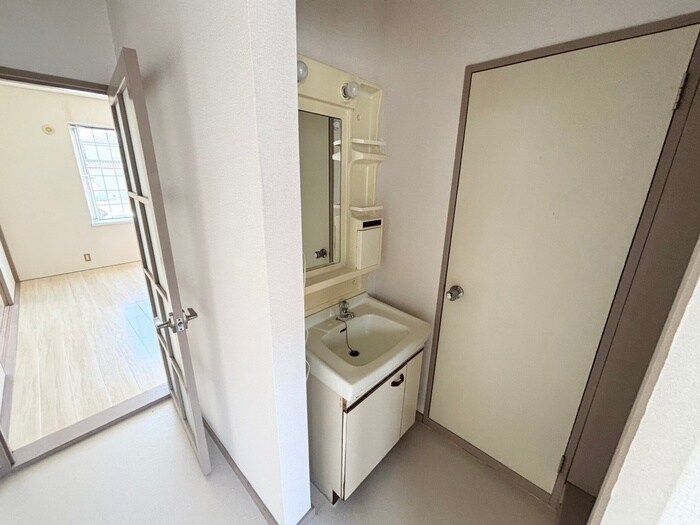 ファミールｾﾌﾞﾝBの物件内観写真