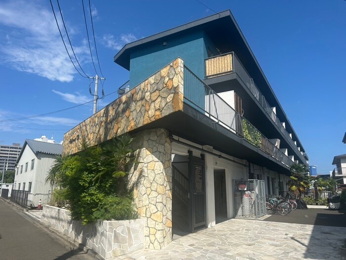 ＡＢＥＦＯＲＮＩＡ　ＤＪの物件外観写真