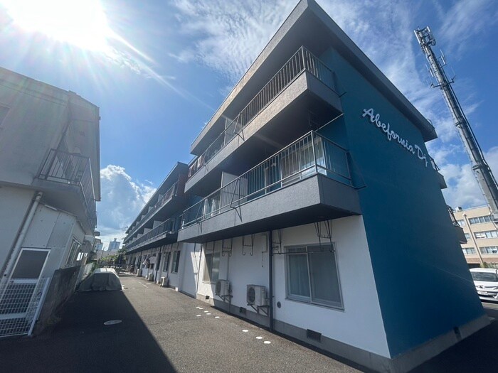 ＡＢＥＦＯＲＮＩＡ　ＤＪの物件外観写真