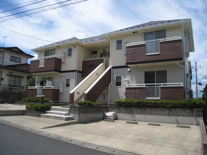 グランドハイツ南中山の物件外観写真