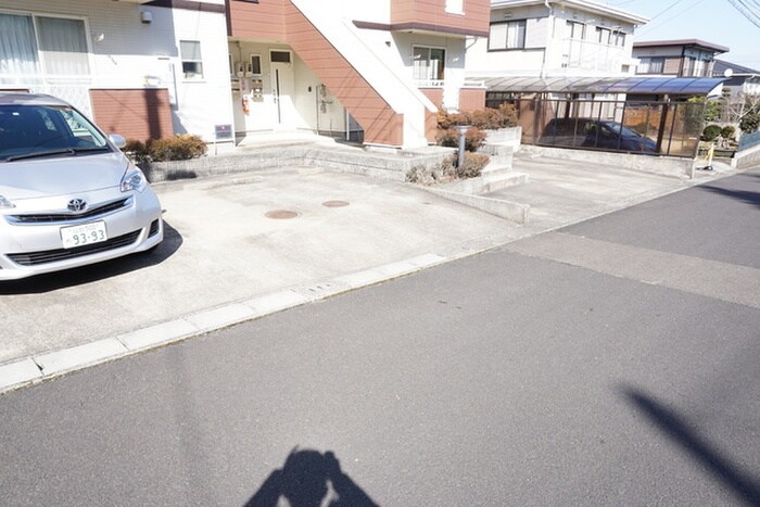 グランドハイツ南中山の物件外観写真