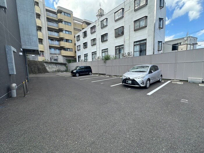 マルドミ向山の物件外観写真