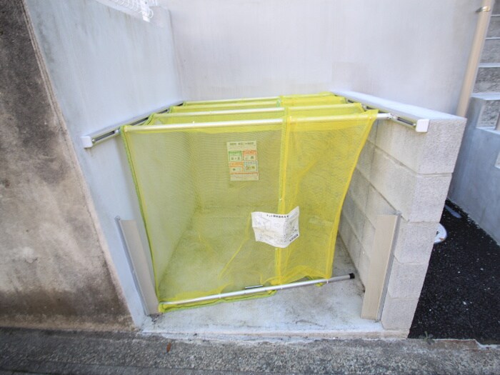 ポミエ旭ヶ丘の物件外観写真