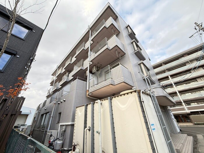 一番館の物件外観写真