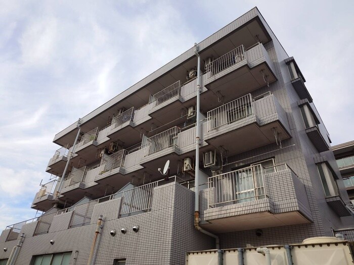 一番館の物件外観写真