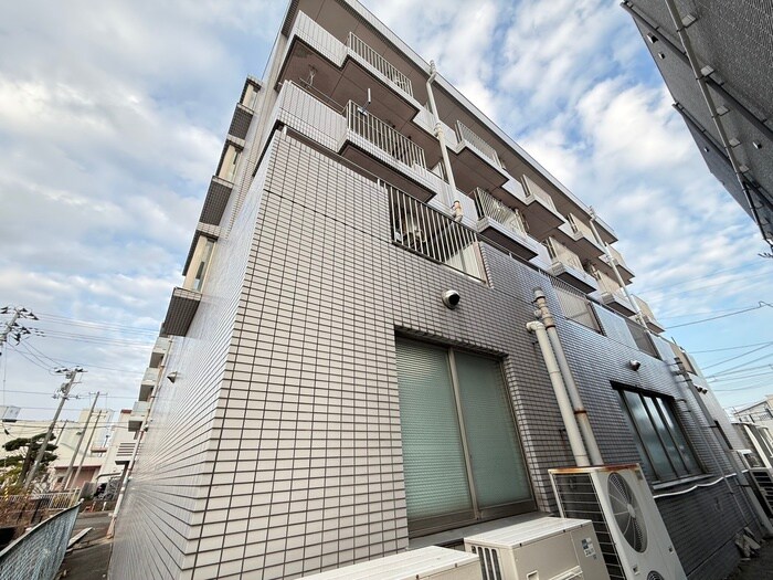 一番館の物件外観写真