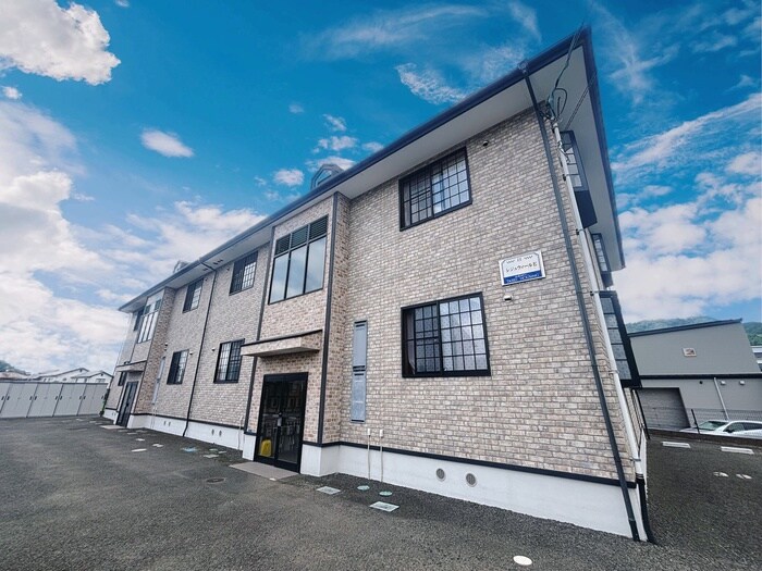 レジュウィールEの物件外観写真