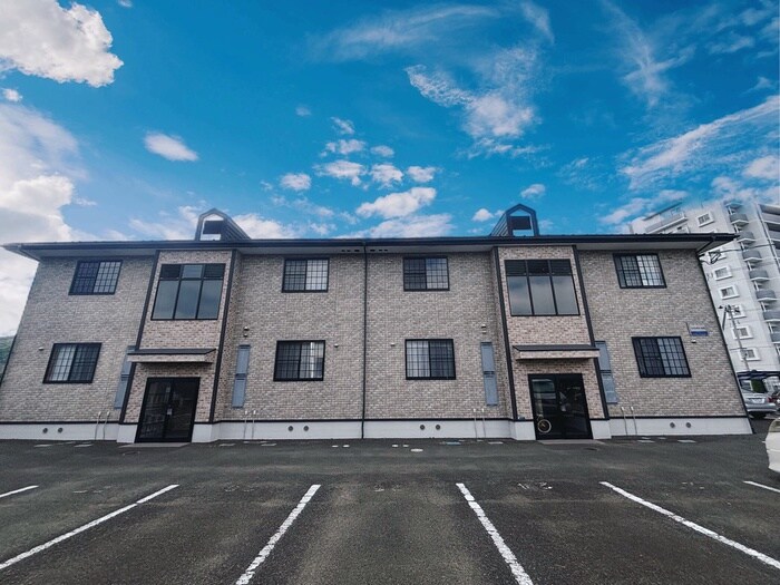 レジュウィールEの物件外観写真