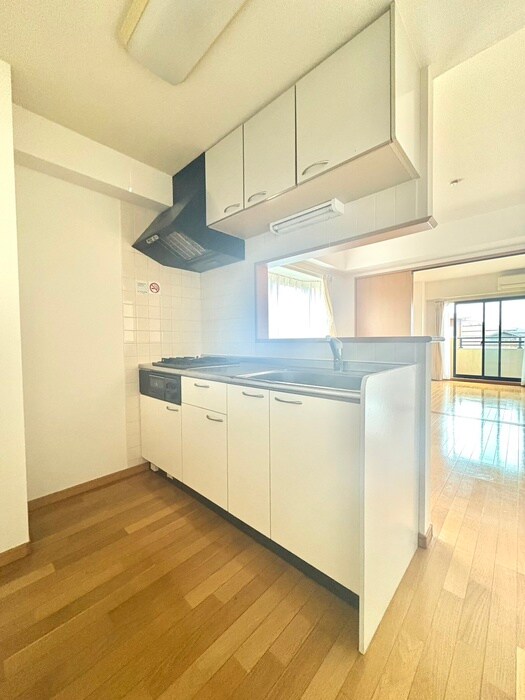 ヘリオスＩＺＵＭＩの物件内観写真