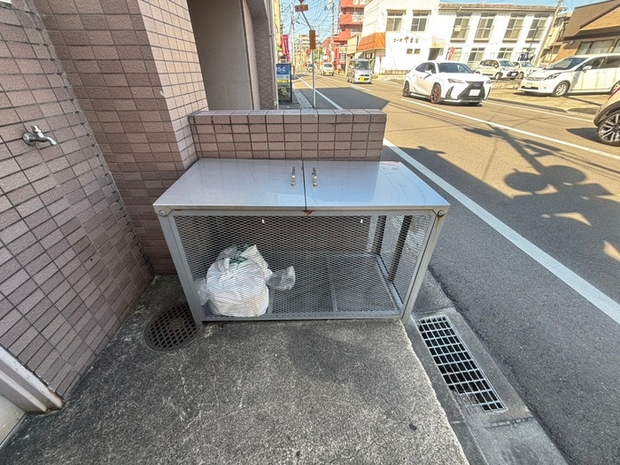 ブランドール河原町プラザの物件外観写真