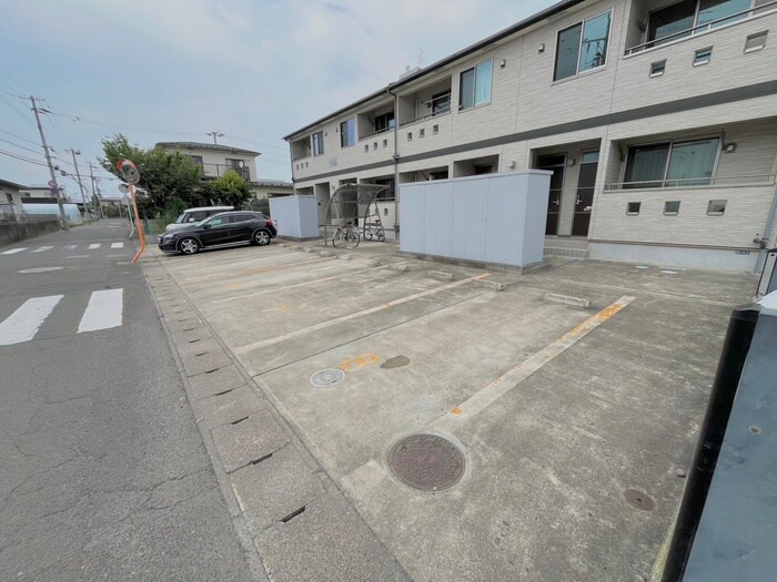 ドゥ・アネッサⅥの物件外観写真