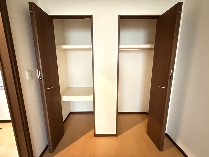 ドゥ・アネッサⅥの物件内観写真