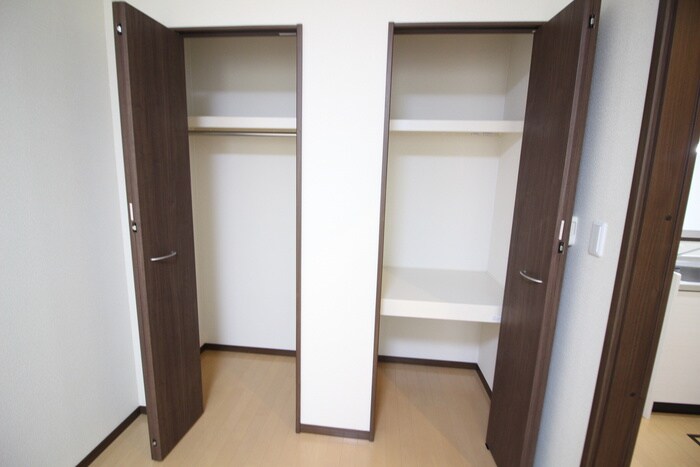 ドゥ・アネッサⅥの物件内観写真